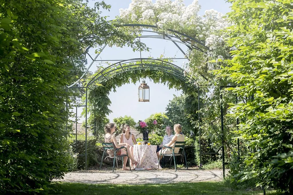 Charmilles Des Cordeliers Bed & Breakfast 3*